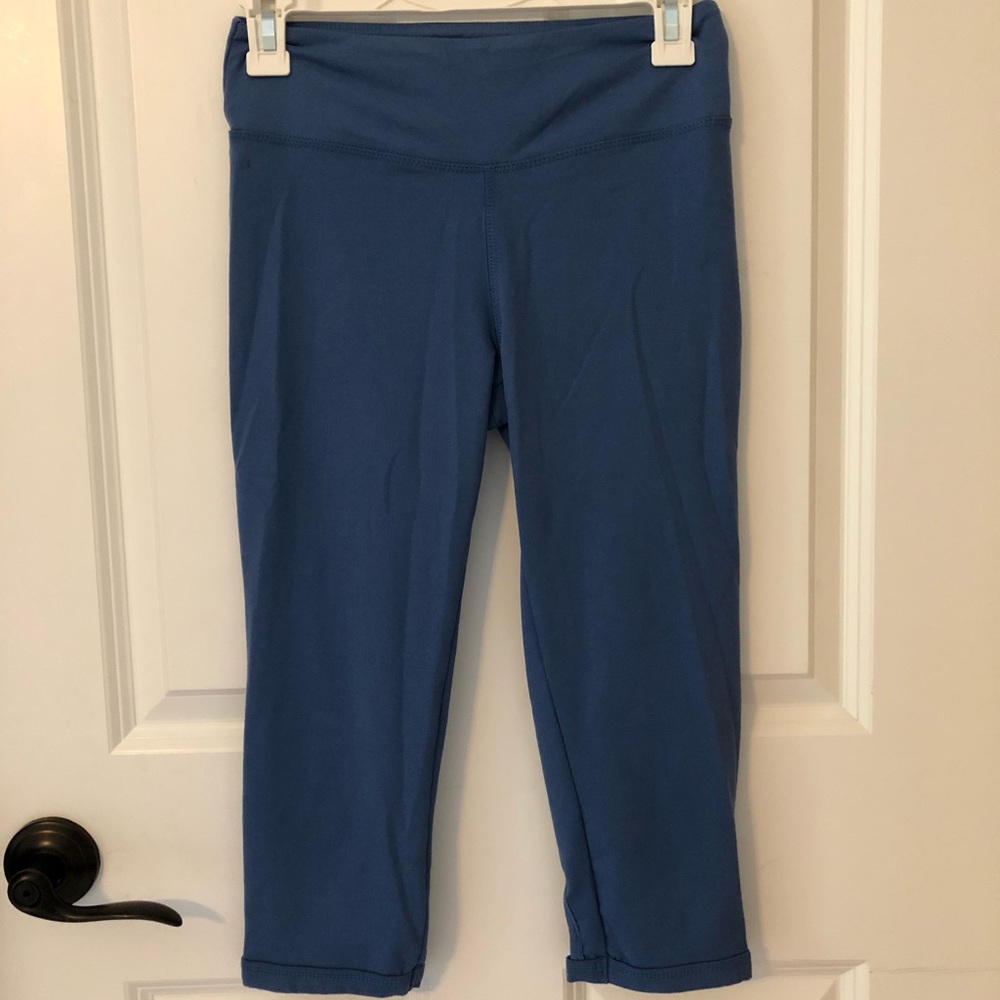 Light blue cropped leggings